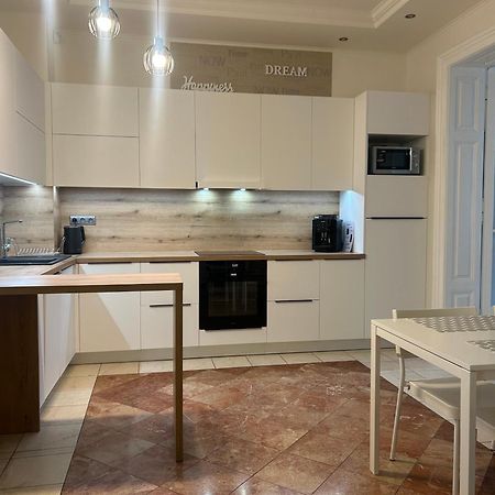 Leo Apartment Obchodna - Family Братислава Екстериор снимка
