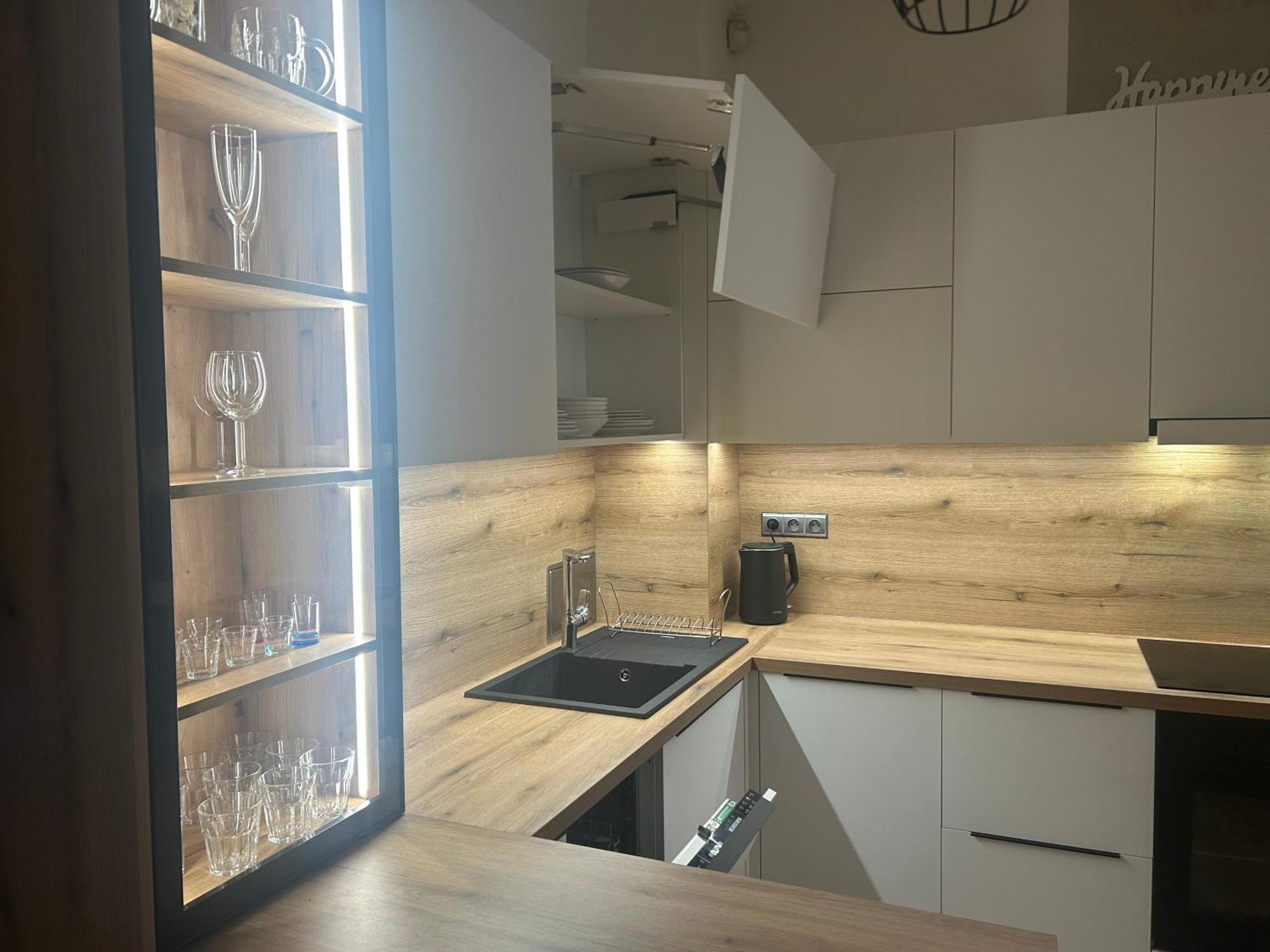 Leo Apartment Obchodna - Family Братислава Екстериор снимка